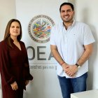 Cita. Andrés Fantoni se reunió ayer con Gina Ochoa, de OEA-Ecuador.