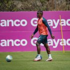 Jhegson Méndez ya hizo trabajos de cancha en la Casa de la Selección.