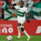 Jhegson Méndez jugando para el Elche de España