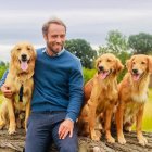 Con este texto James le rinde un homenaje a su mascota Ella.