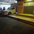 Hecho. El cuerpo de Lisa Haro quedó tendido en la vereda tras el hecho.