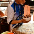 Almacenar alimentos en baldes y otros recipientes preocupa a la ciudadanía sobre las condiciones salubres de lo que consume.