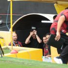 Javier Burrai en el túnel del estadio Monumental, no estuvo en los convocados.