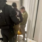 La Fiscalía detuvo a Santiago Cifuentes y Fabricio Herrera, exasesores de Wilman Terán, en un allanamiento.