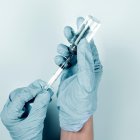 Pacientes denunciaron mala práctica médica al recibir un medicamento presuntamente falsificado que los dejó ciegos.