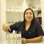 Estudio. El equipo investiga las propiedades de las plantas y las traslada a un producto natural para la persona.