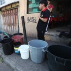 Situación. Los vecinos deben esperar a los tanqueros para abastecerse.