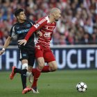 Piero Hincapié destacó en la defensa de Bayer Leverkusen.