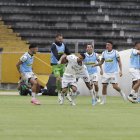 Robert Burbano hizo el gol de Orense, cuando se terminaba el primer tiempo.