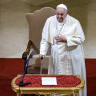 El papa Francisco asiste a una reunión con miembros de la comunidad académica de la Pontificia Universidad Gregoriana, en Roma, el 5 de noviembre de 2024.