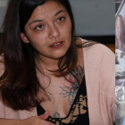 Amanda Villavicencio entregó el celular de su padre a Christian Zurita, quien lo reemplazó en la campaña electoral.