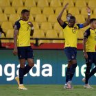 Michael Estrada (i) y Enner Valencia (c) fueron los goleadores de la Tri ante Bolivia en 2021.