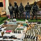 Proceso. En las imágenes publicadas por la Interpol se observa a uniformados de la Policía Nacional de Ecuador en las incautaciones realizadas.