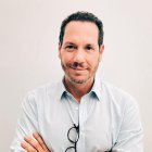 Libra de dragón es la primera novela de Benjamín Rosales Peña.