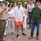 La vestimenta que usó Daniel Noboa en la reunión con Gustavo Petro, durante su visita a Galápagos, fue criticada por su informalidad.