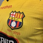 La nueva camiseta de Barcelona lleva escrita la fecha de fundación y el año del entenario