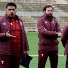 El DT argentino Omar Asad (i) es el elegido para el banquillo de los puros criollos.