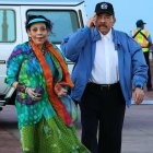 El presidente Daniel Ortega y a su esposa y vicepresidenta Rosario Murillo asistiendo a una ceremonia por el 45 aniversario del Ejército de Nicaragua en Managua, el 2 de septiembre de 2024.