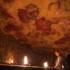 Varias personas visitan la Neocueva de Altamira, replica milimétrica y exacta de la cueva original de Altamira, en Santillana del Mar, Cantabria.