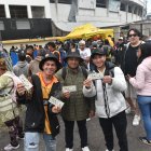 Hinchas del Barcelona SC se alistan para la Noche Amarilla en Quito.