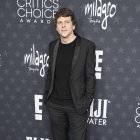 Jesse Eisenberg asistió al evento por la película "Un dolor real"