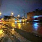 En zonas como Sauces, Samanes y la Alborada se reportó acumulación de agua en algunos tramos.