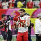 Kelce fue el ‘gran perdedor’ del duelo del Super Bowl al escapársele la oportunidad de ser el MVP que al final se llevó Jalen Hurts de los Eagles.