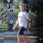 El actor Armie Hammer reveló en su podcast que intentó explorar su sexualidad