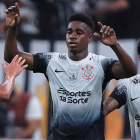 Félix Torres anotó para Corinthians en el partido contra Barcelona en Brasil