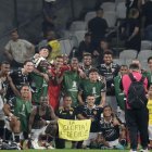 Barcelona SC festejando en el estadio Neo Química de Sao Paulo.