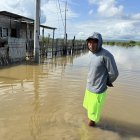 Sector de San Clemente, en Manabí, sufre inundaciones por intensas lluvias.