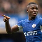 Moisés Caicedo no estuvo en la alineación titular de Chelsea ante Legia Varsovia