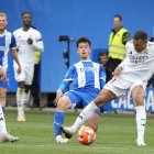 Kylian Mbappé en el momento de la agresión a un jugador de Alavés en el partido contra Real Madrid