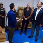 Los ministros de Defensa e Interior, Gian Carlo Loffredo y John Reimberg, recorrieron el Hospital Carlos Andrade Marín de Quito.