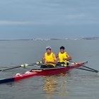 Manuel Ante (i) y Víctor Acuña, remaron por Samborondón y ganaron la primera edición de la regata Durán Posorja.