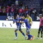 Cristian Valencia (i) con un potente remate le dio el triunfo a Emelec.
