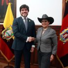 El ministro José De La Gasca junto a la excorreísta Mónica Salazar.