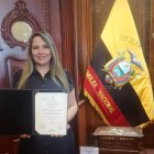 Figura. La legisladora electa y sancionada por violencia política de género presenta sus credenciales este 9 de mayo de 2025.