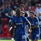 Moisés Caicedo va por su primer titulo en Europa.