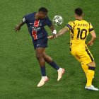 Munich (Germany), 31/05/2025.- Willian Pacho (L) of PSG in action against Lautaro Martinez of Inter during the UEFA Champions League final between Paris Saint-Germain and Internazionale Milano in Munich, Germany 31 May 2025. (Liga de Campeones, Alemania) EFE/EPA/FRIEDEMANN VOGEL