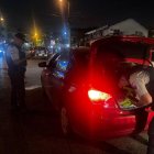 Más de 100 autos y motos fueron retirados de circulación durante los operativos conjuntos de la ATM y la Policía Nacional.