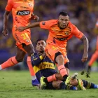 Matías Lugo tuvo problemas para contener el mediocampo del Barcelona ante Boca Juniors.