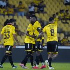 La celebración del gol de Gustavo Vallecilla de Barcelona SC ante Mushuc Runa.