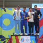 Jaykel Bucaram (segundo desde la izquierda) logró el oro número 15 en kumite -65 kilogramos.