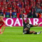Kane de Bayern y Willian Pacho del PSG en la semifinal de la Champions.
