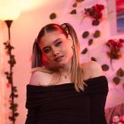 Con su primer sencillo, Gloria buscaba conjugar sus gustos por la balada, lo urbano, el pop y lo tropical, sazonado con algo de cumbia incluso.