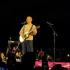 El cantante británico se presentó por primera vez en Quito, en un emotivo concierto que llenó el Estadio Olímpico Atahualpa.