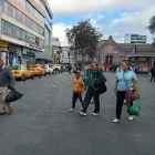 Traslados. Las personas caminaron largas distancias ante la medida.