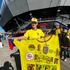 Manuel Cascarita Loor, fue desde Manta al Mundial para dar un show de malabares.