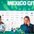 Sebastián Beccacece (d) dejó a la selección de Ecuador al ser eliminado del Mundial 2026.